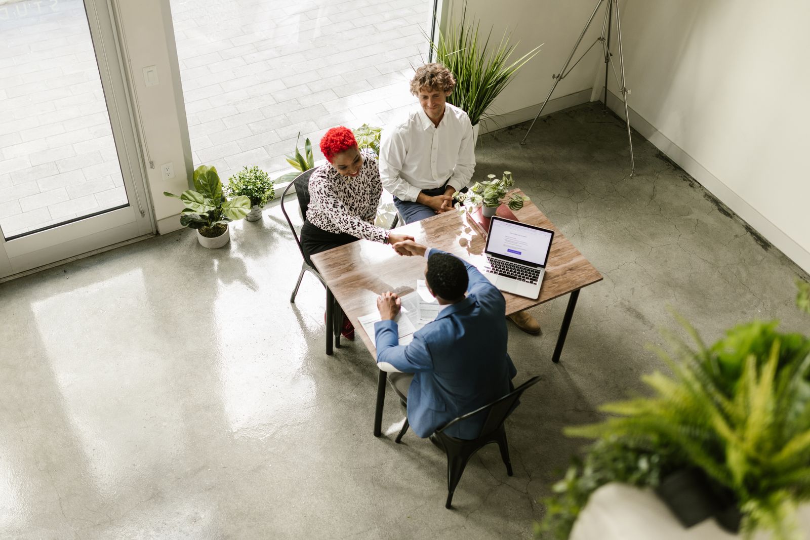 A Magnolia loan officer working with clients